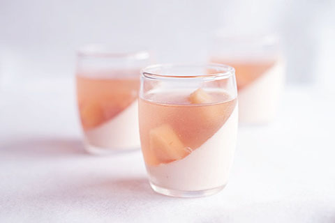 桃のレアチーズ・グラス仕立て